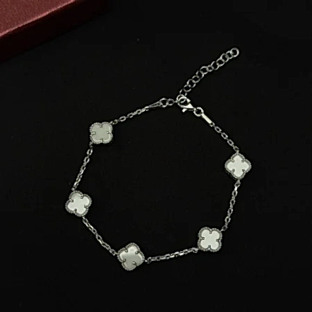 Beyaz Yonca Taşlı Gümüş Bileklik