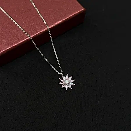 Papatya Desenli Gümüş Kadın Kolye