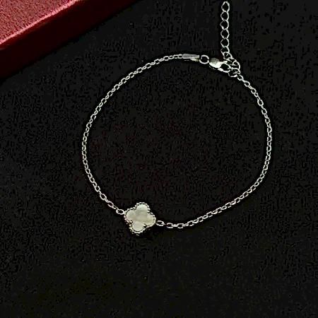 Tek Beyaz Yonca Taşlı Bileklik