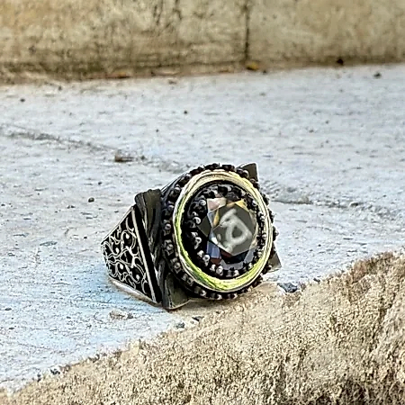 Siyah fasetli kesim taşlı oksitli 925 ayar el yapımı gümüş erkek yüzük modeli